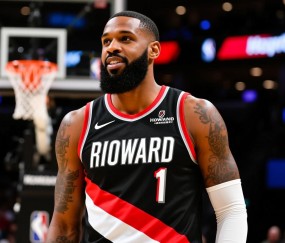 霍华德正式加盟开拓者队备战新赛季