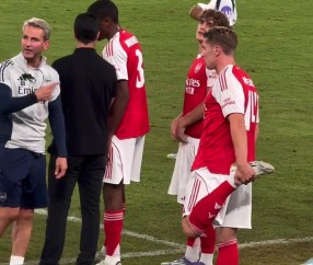 热身赛-哲凯赖什首秀阿森纳遭中场吊射0-1不敌热刺的简单介绍