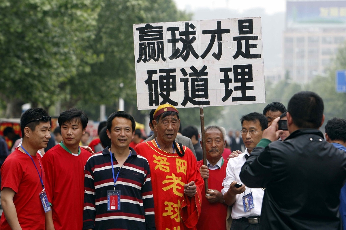 紧迫关头！球队关键时刻挺身而出，赢得战局的简单介绍